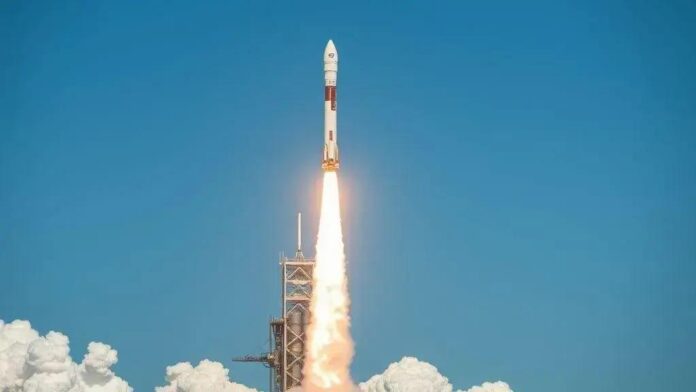 SpaceX lança satélites da Amazon para internet via satélite SpaceX lança satélites da Amazon para internet via satélite