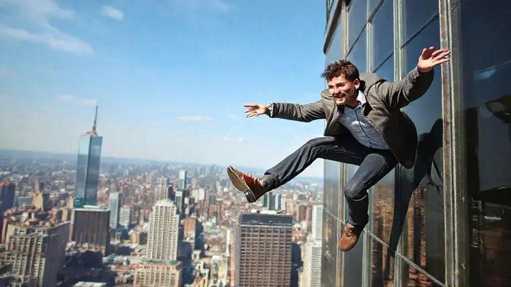 A piada do homem que pulou do centésimo andar A piada do homem que pulou do centésimo andar